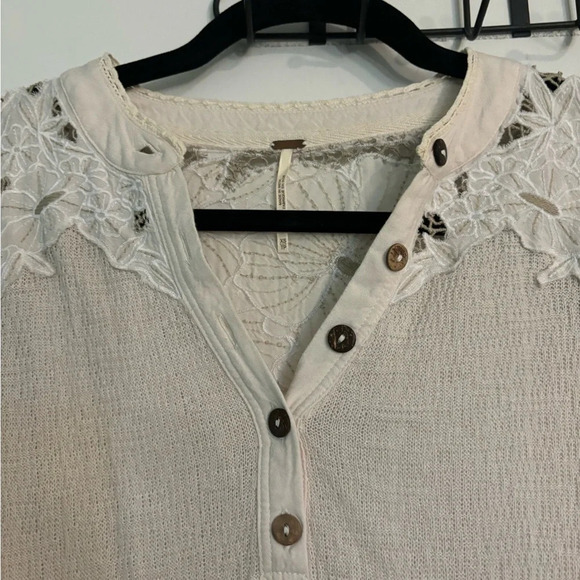 Free People Easy‎ Breezy Long Sleeve Henley Floral Shoulder Back Embroidered - Picture 2 of 7
